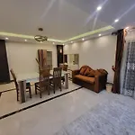 شقه فندقيه بالدقي
